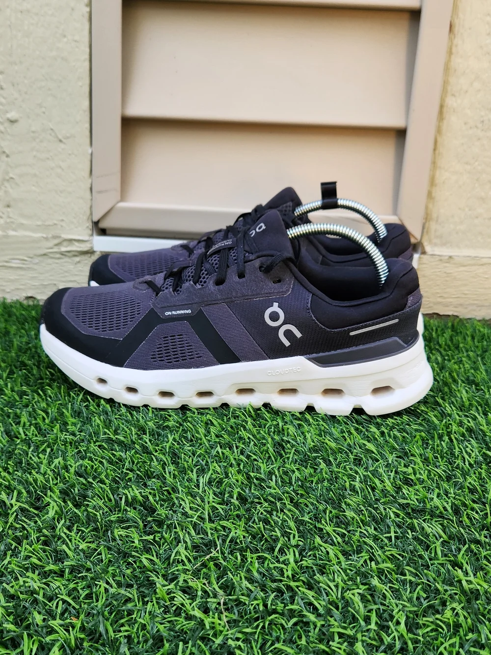 On Cloudrunner 2 Mens 8.5 Eclipse Black Running Shoes Sneakers 3ME10140264